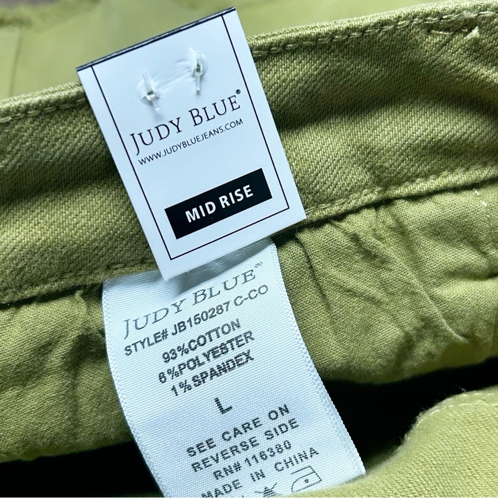 Judy Blue Matcha Green Fray Hem Mid Rise Shorts Size Large NWT - Picture 6 of 10